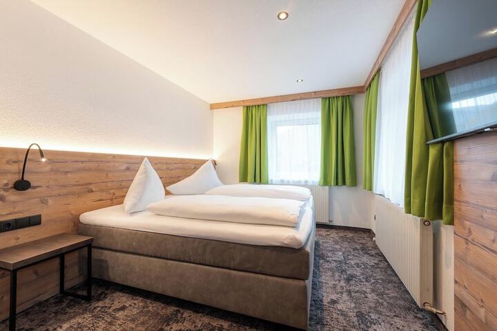 Room 10 of 31