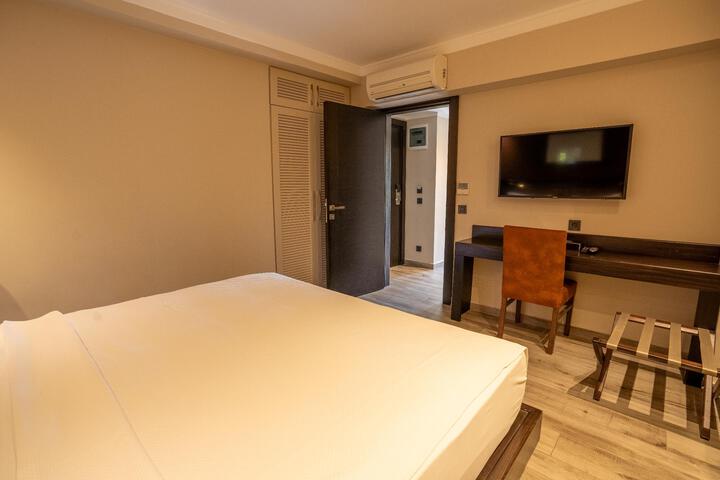 Room 48 of 54