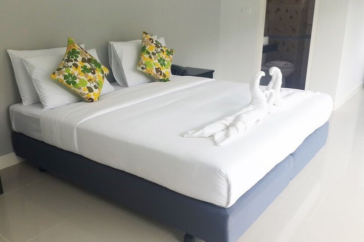 Room 8 of 38