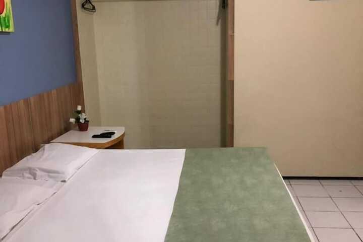Room 10 of 31