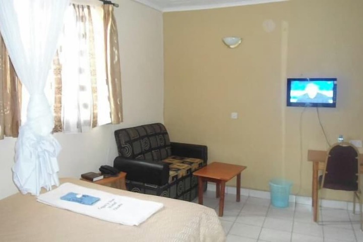 Room 5 of 48