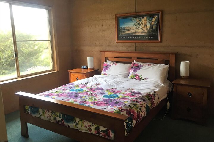 Room 2 of 10