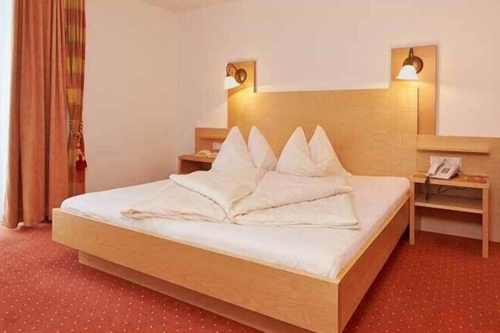 Room 3 of 21
