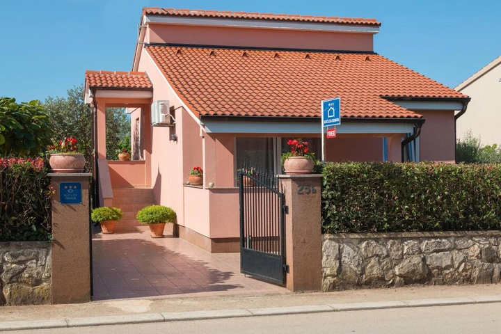Amazing Home in Peroj With Wifi and 2 Bedrooms