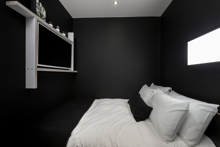 Room 6 of 71
