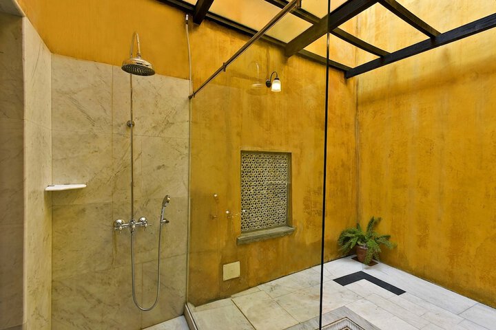 Room 38 of 80