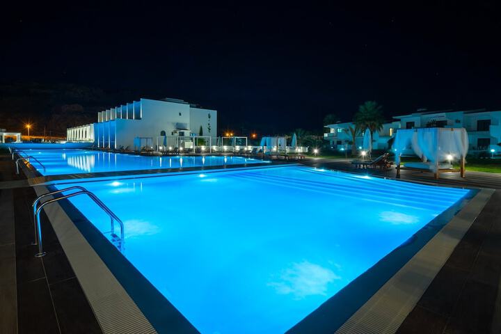 Pool 50 of 130
