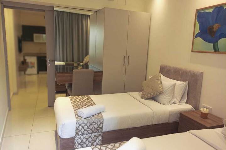 Room 17 of 40