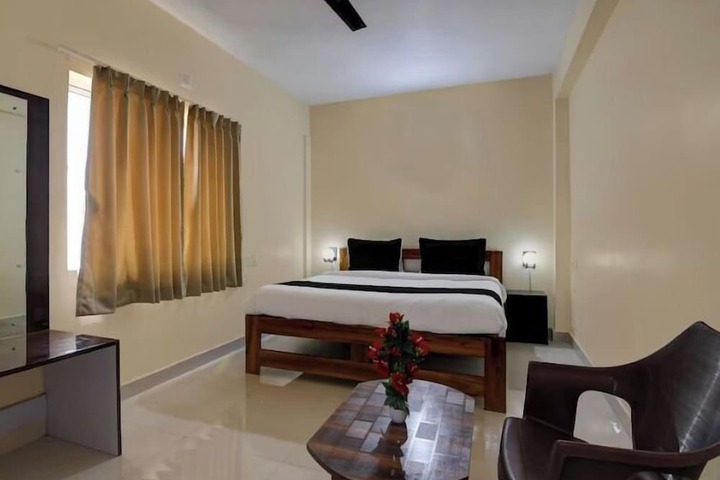 Room 5 of 8