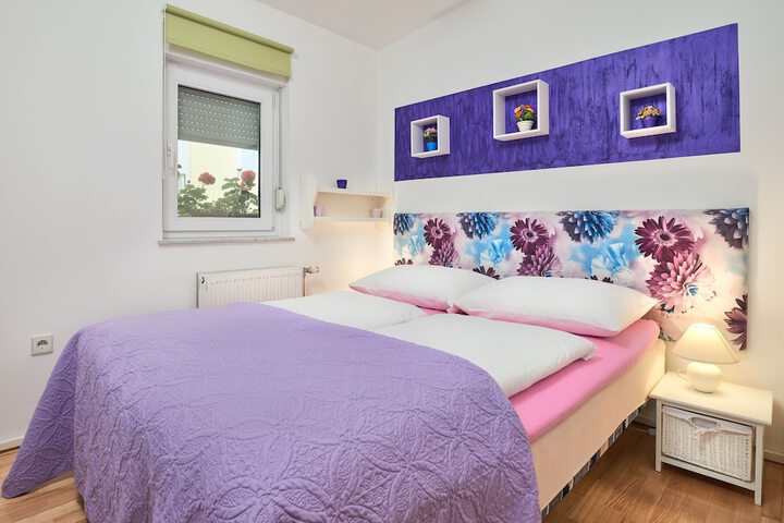 Room 6 of 120