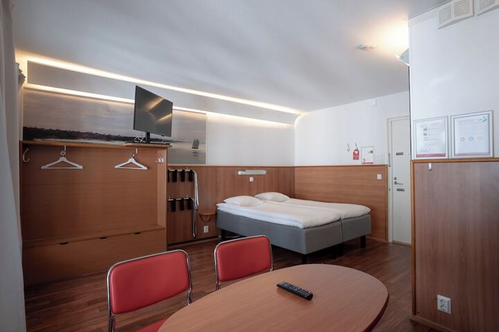 Room 12 of 16