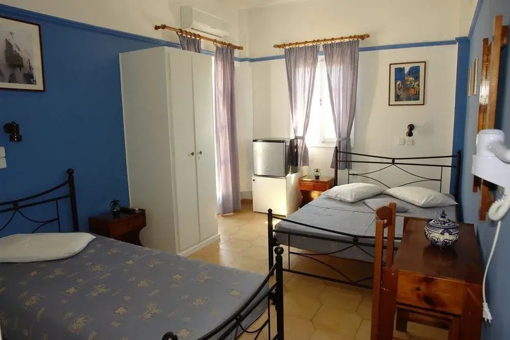 Room 4 of 16