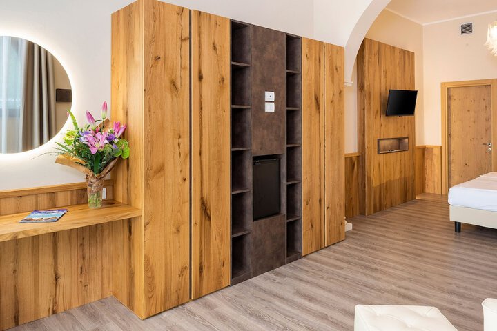 Room 4 of 72