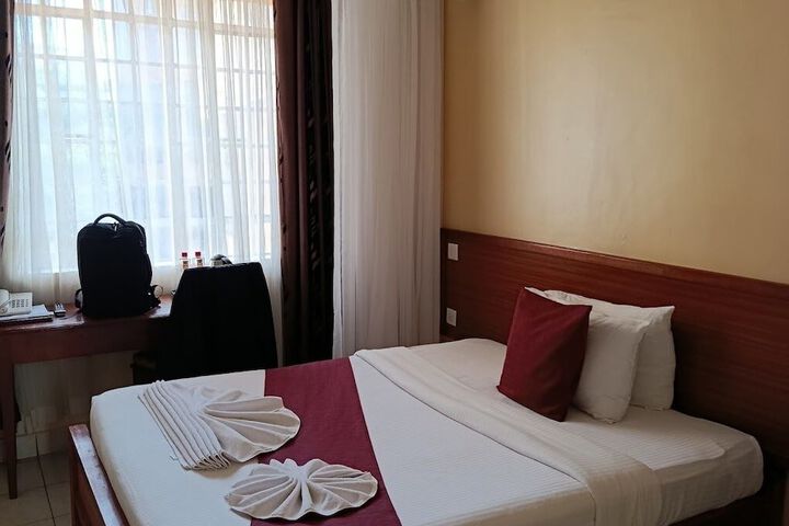Room 8 of 110