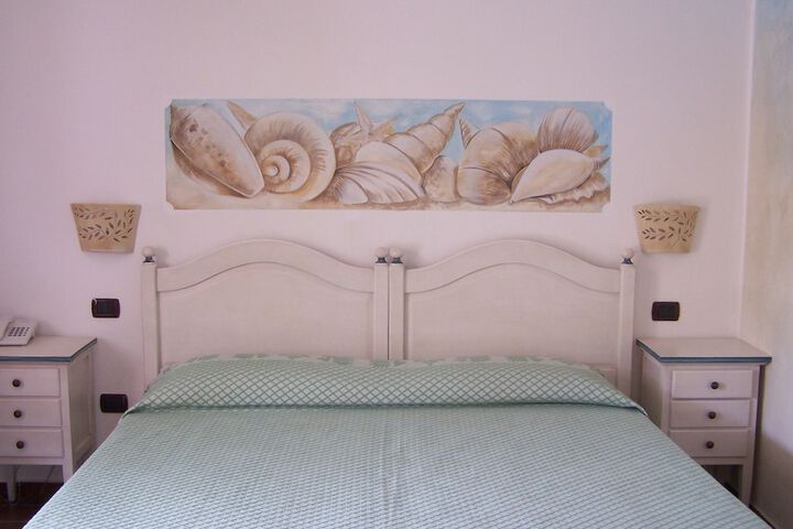 Room 2 of 32