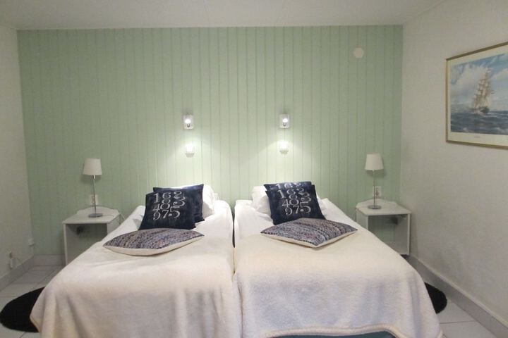 Room 3 of 39