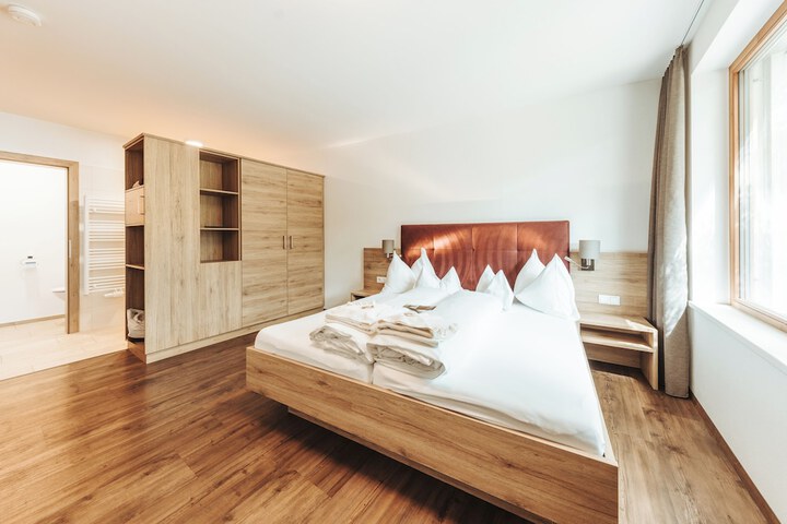 Room 15 of 64