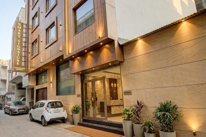 Hotel Smart Signature