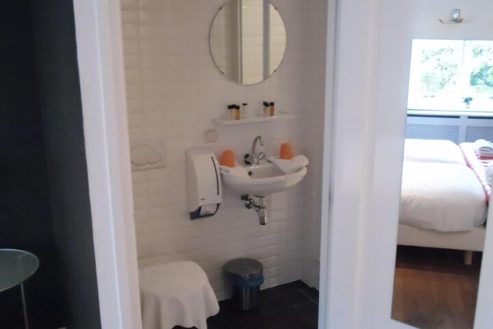 Room 28 of 58