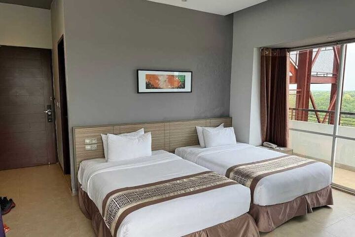 Room 3 of 10