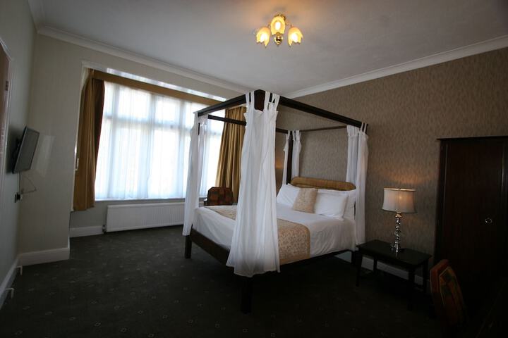 Room 15 of 52