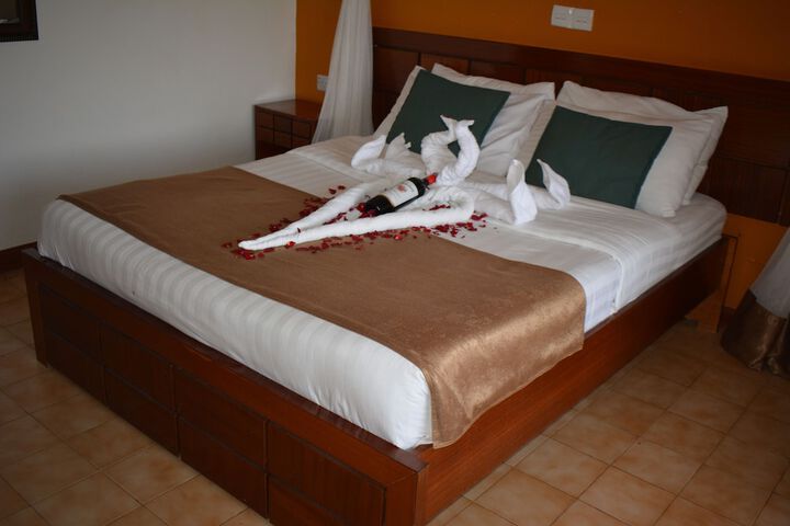 Room 2 of 6