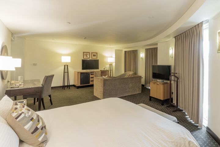Room 27 of 137