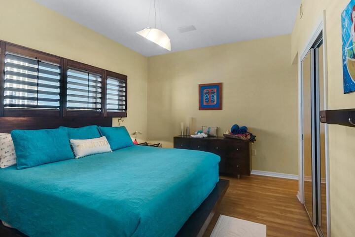 Room 2 of 37