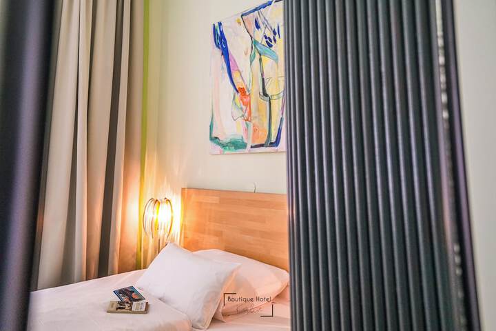 Room 47 of 136