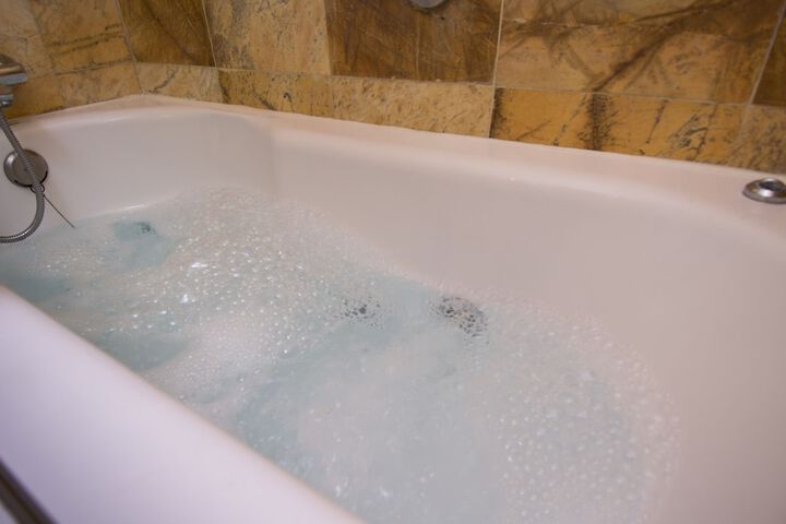 Jetted tub