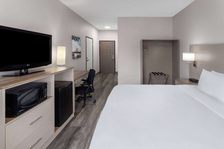Room 14 of 63