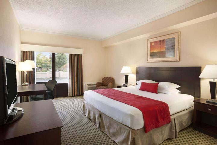 1 King Bed (1 of 8)