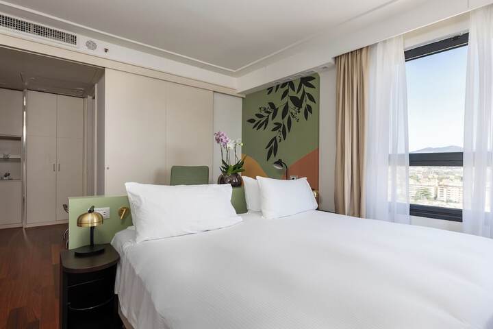 Room 2 of 35