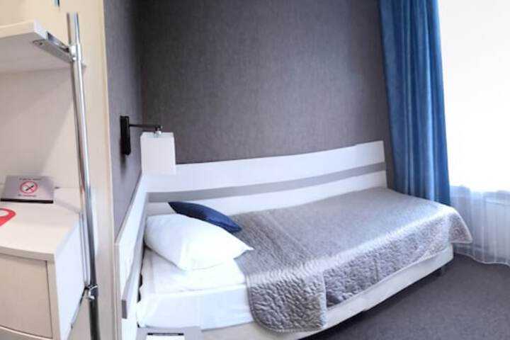 Room 6 of 50