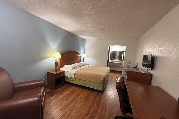 Room 6 of 15
