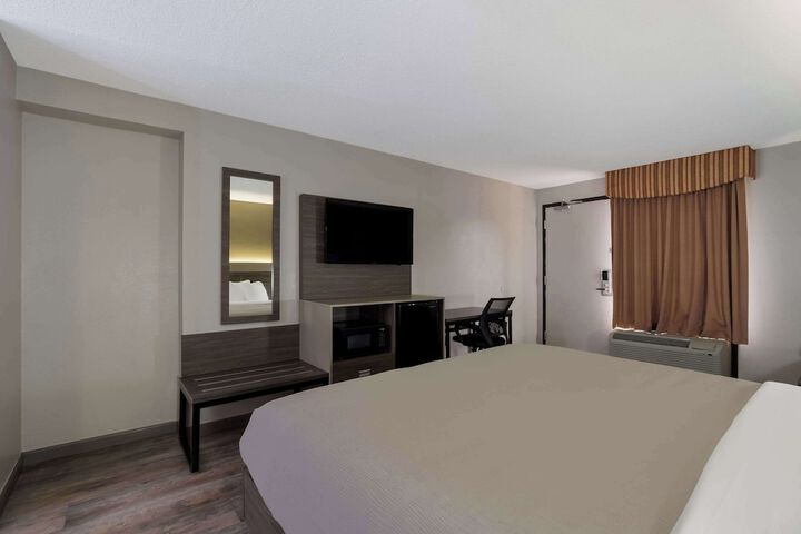 1 King Bed (17 of 17)