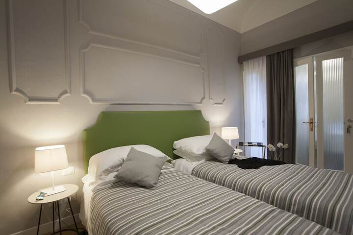 Room 8 of 96