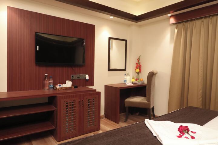 Room 9 of 14
