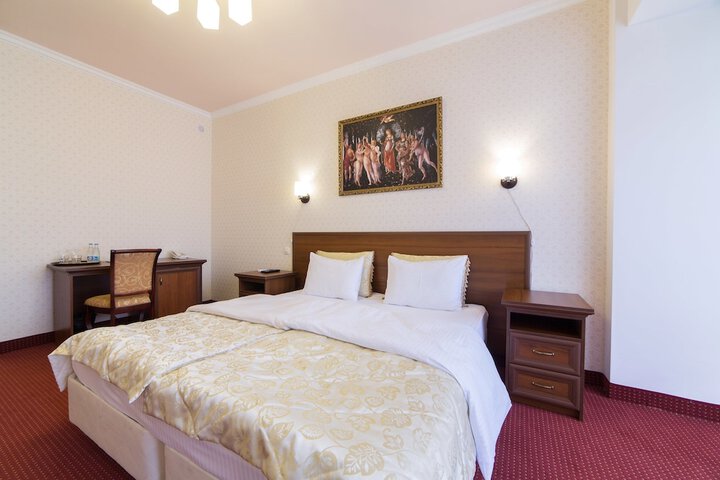 Room 9 of 28
