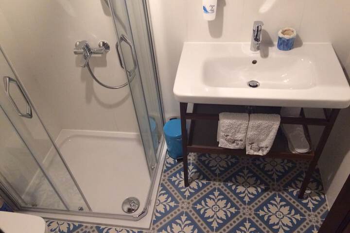 Room 8 of 22