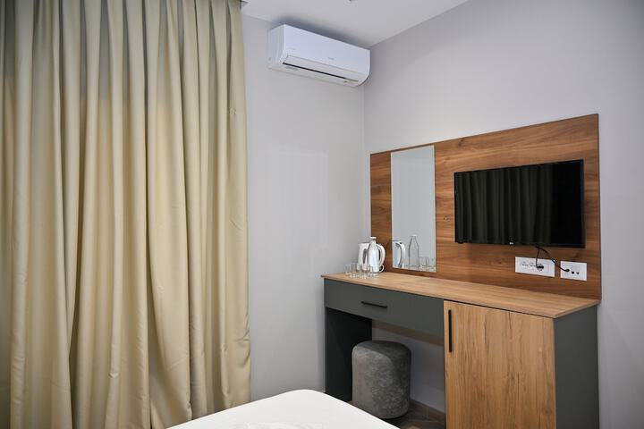 Room 4 of 34