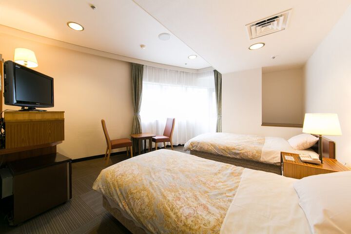 Room 22 of 37