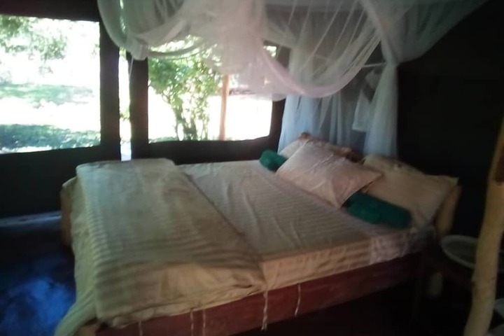 Room 5 of 6