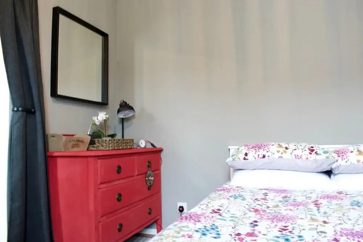Room 4 of 12