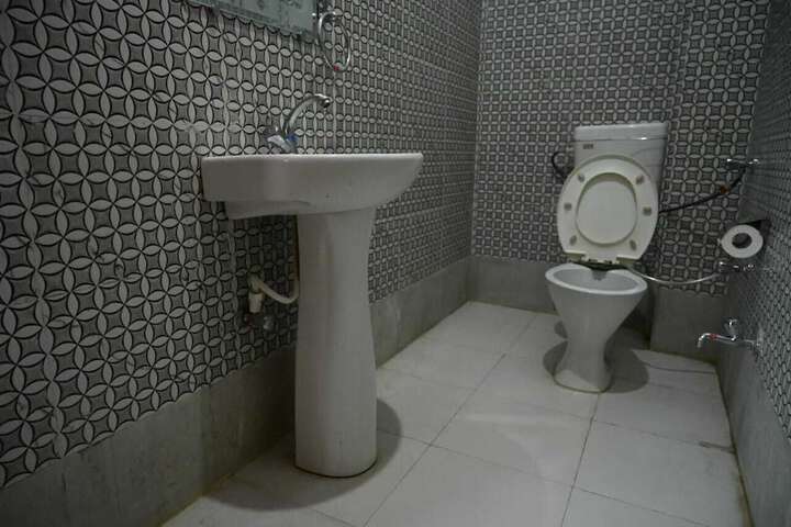 Room 9 of 20