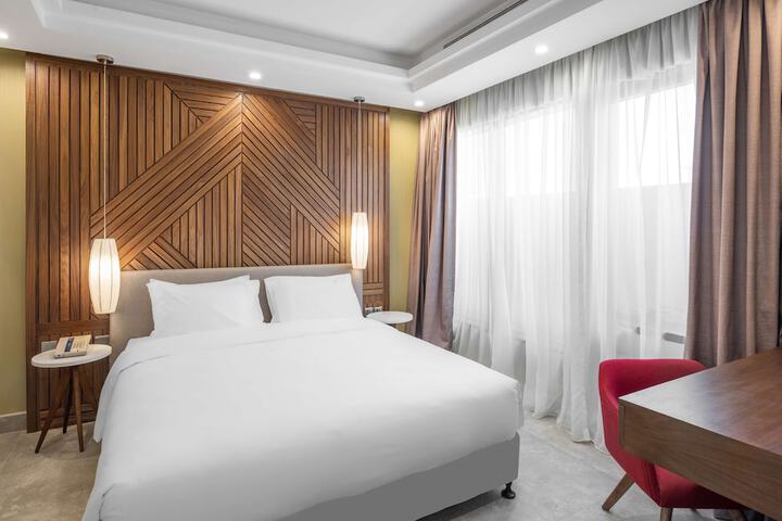 Room 21 of 136