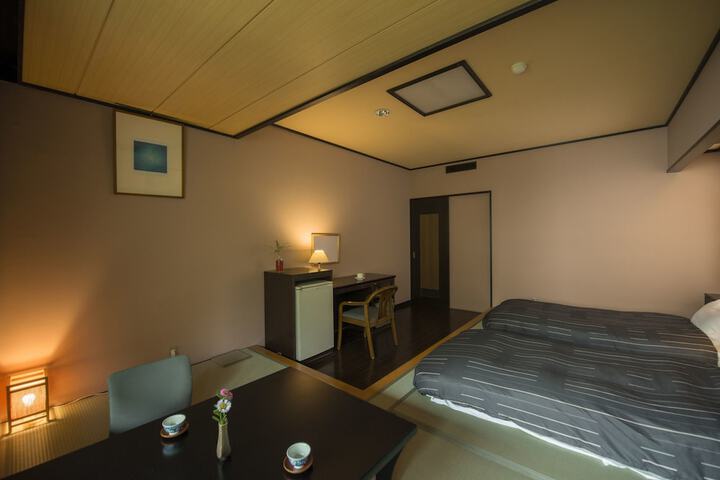 Room 6 of 61