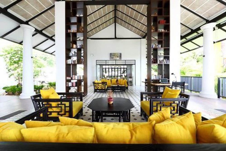 Entrance & Lobby