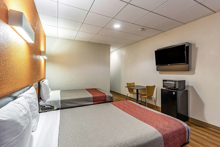 2 Double Beds (14 of 14)