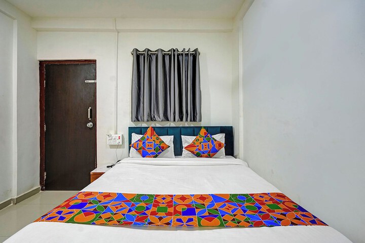 Room 10 of 28